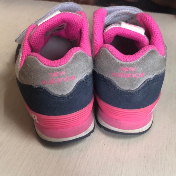 Pair of loved toddler sneakers: NB and SR - Picture 4 of 11